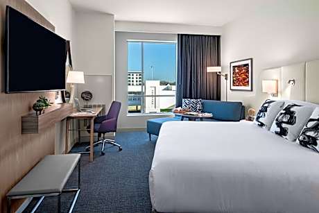 Premium Corner King Room
