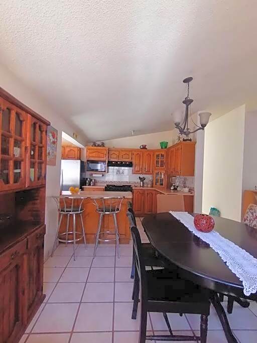 Casa Gaviotas Art cozy 2 bed house with art studio close to downtown