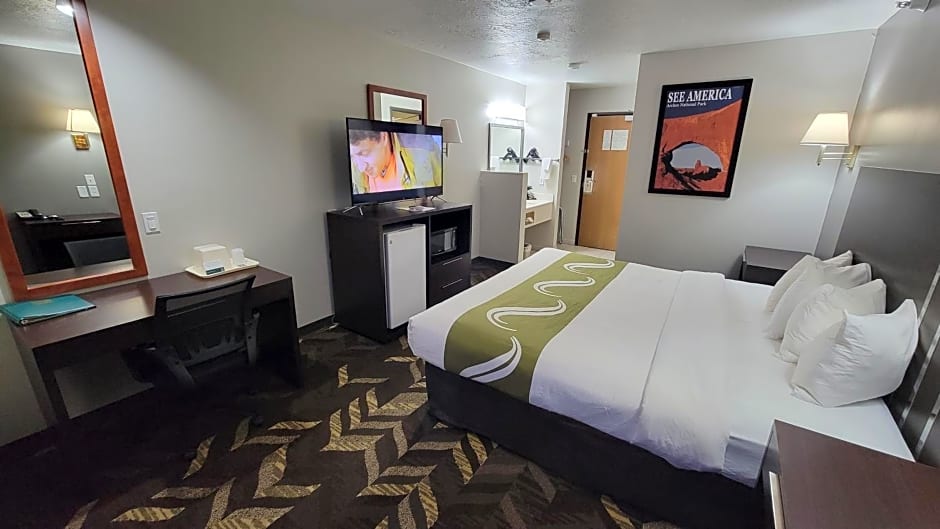 Quality Inn & Suites Salina National Forest Area