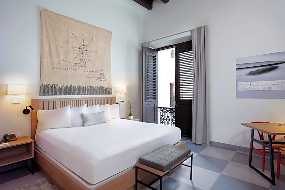 Palacio Provincial San Juan, Curio Collection by Hilton