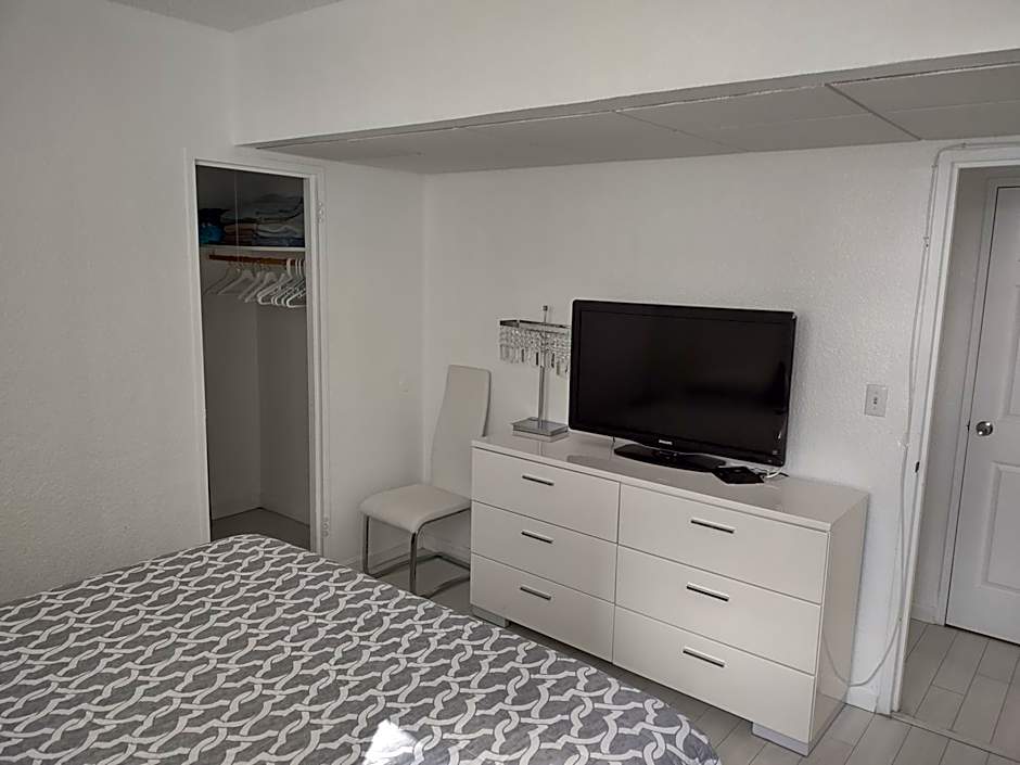 Tides Apt on Hollywood Beach