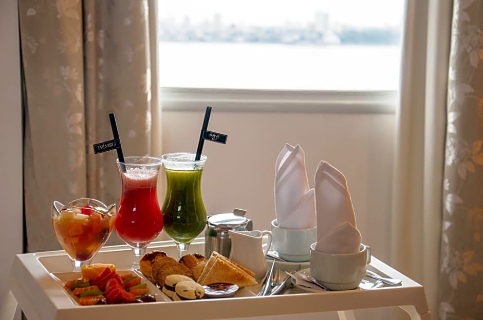 De la Trinidad Hotel