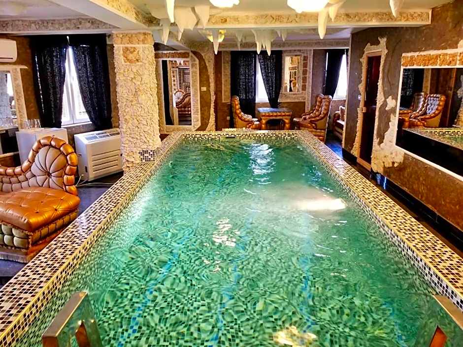 Bali Colosseum Hotel