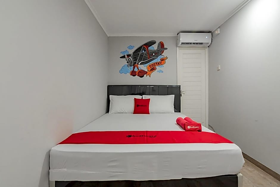 RedDoorz Plus near Lembang Park & Zoo