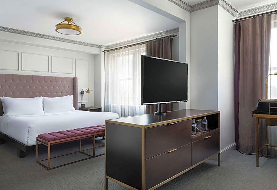 Hotel Phillips Kansas City Curio Collection by Hilton