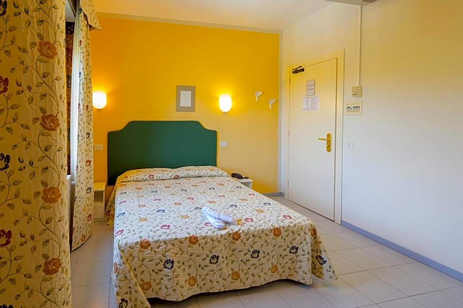 Photo 1 of 8 of 1 Double Bed or 2 Beds