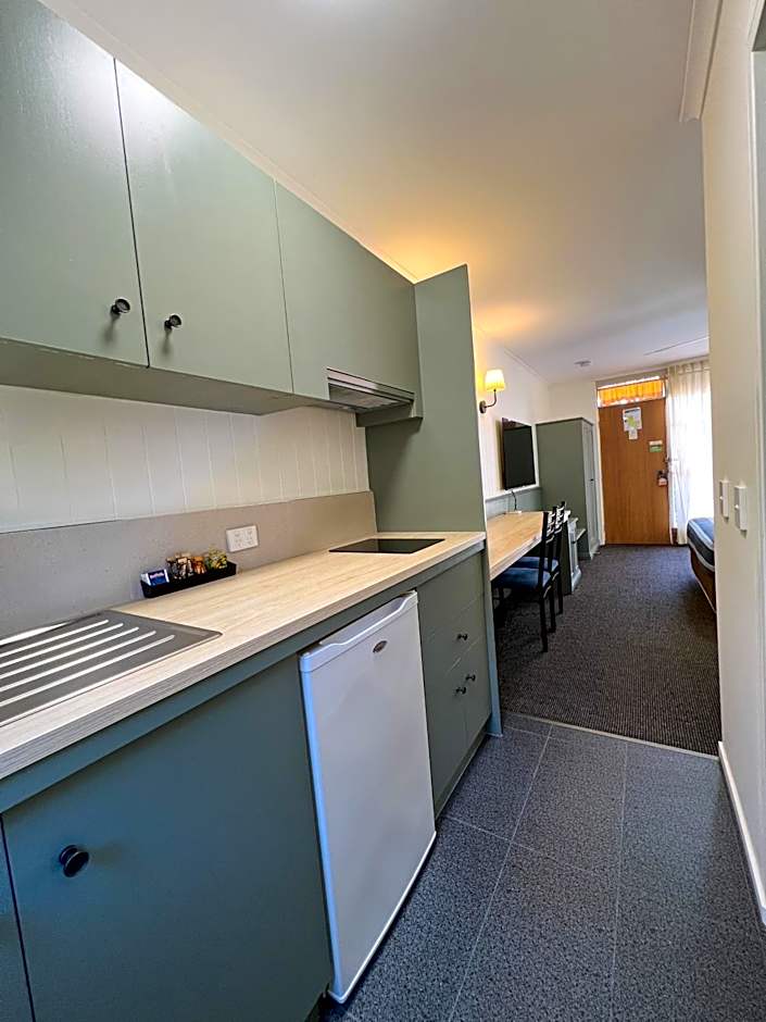 Summerhill Motor Inn - Adults Only