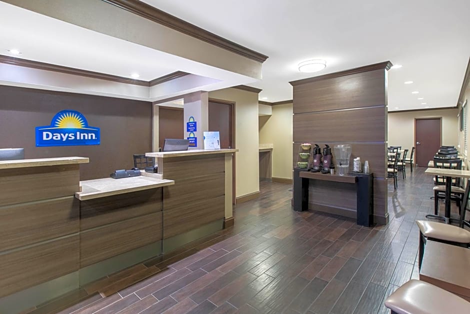 Days Inn & Suites by Wyndham Arlington Near Six Flags