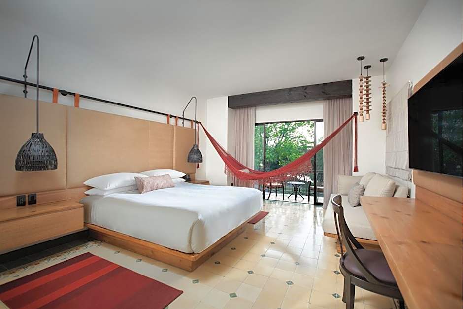 Photo 1 of 5 of 1 King Bed Guestroom, Balcony
