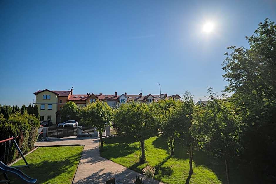 DOMKI POD JARZĘBINĄ