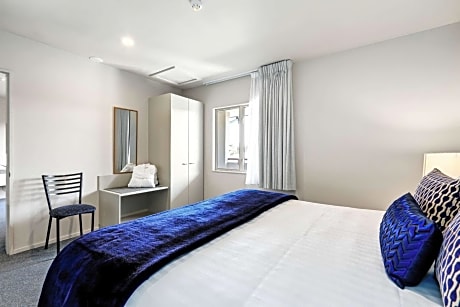 Deluxe King Room - Non-Smoking