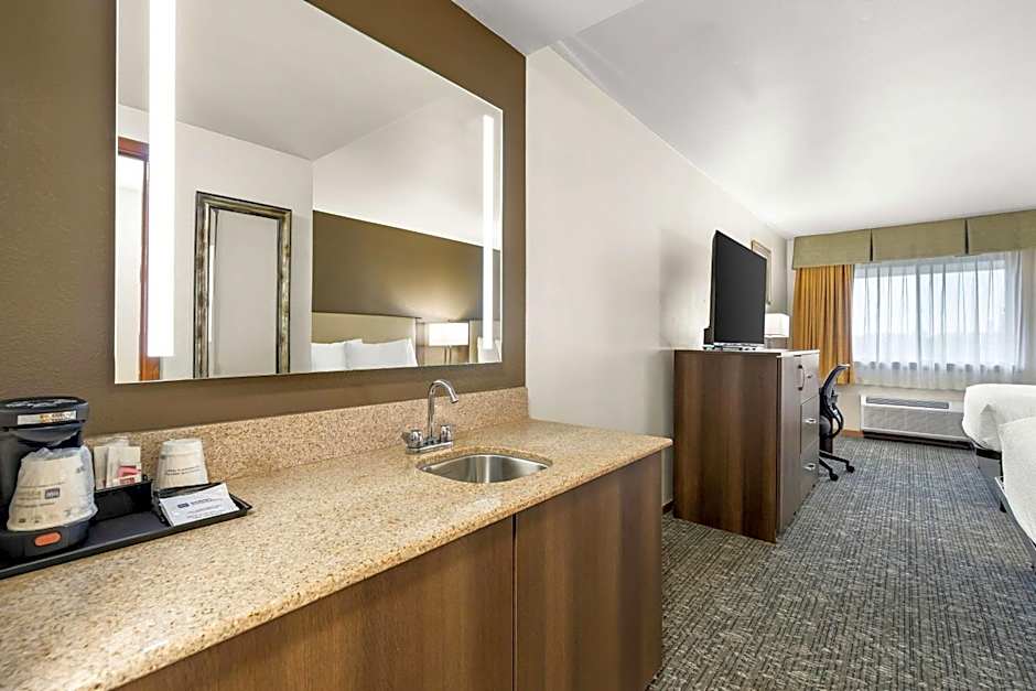 Best Western West Towne Suites
