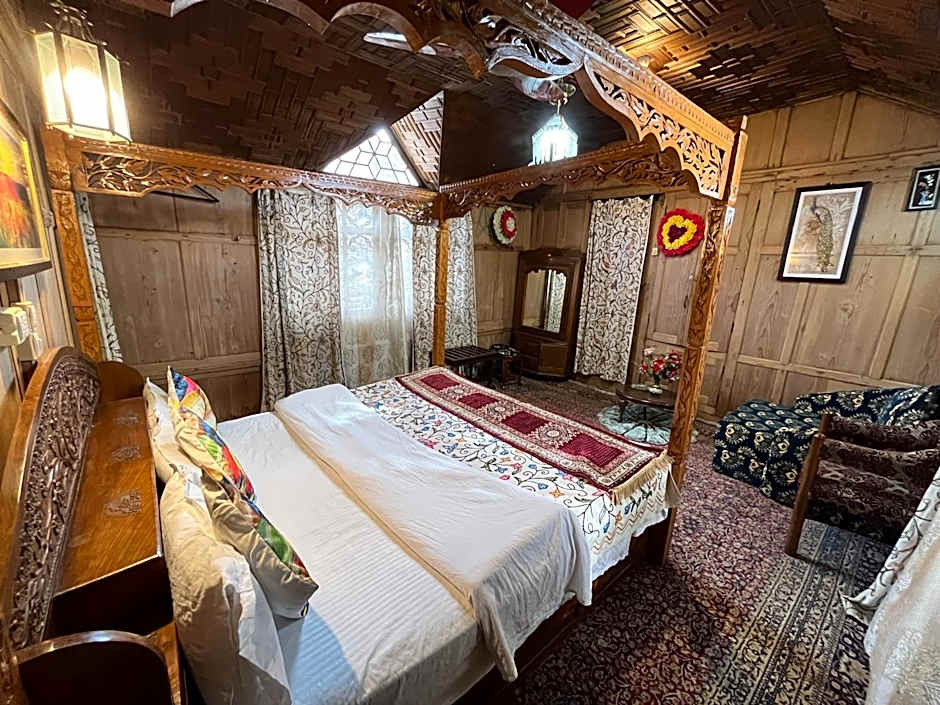 Young Shahzada Group of Houseboats