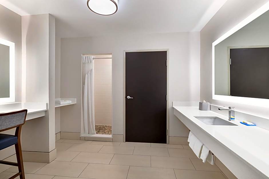 Holiday Inn Express Hotel & Suites Auburn - University Area By IHG