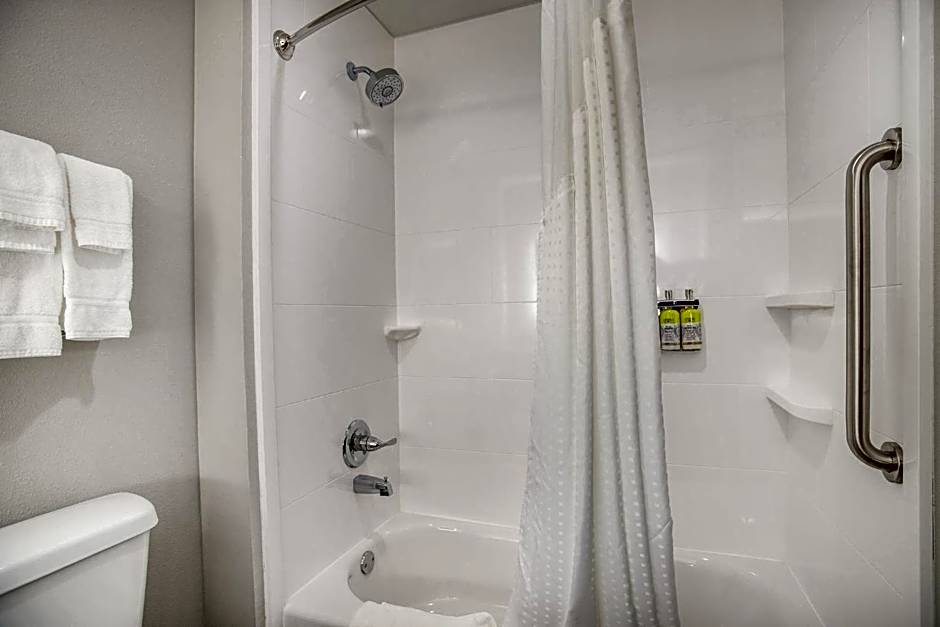 Holiday Inn Express & Suites East Tulsa - Catoosa By IHG