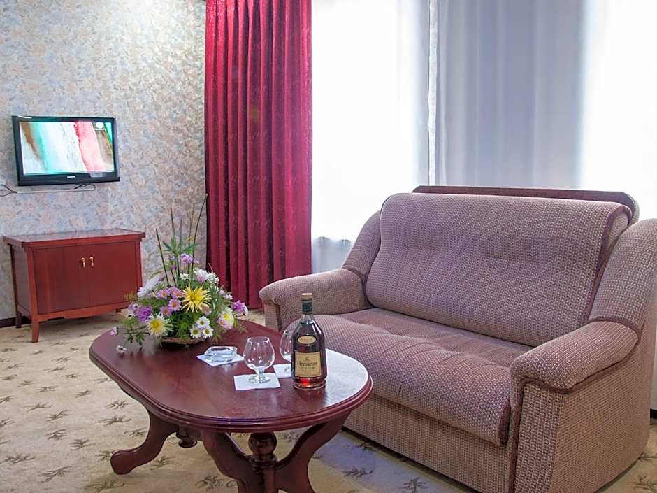 Golden Valley Hotel