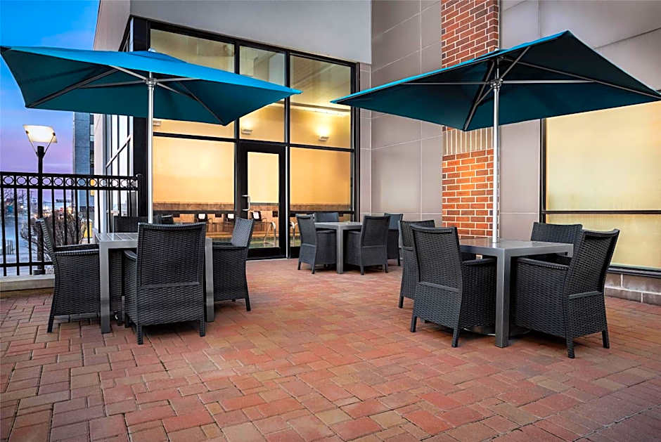 Hampton Inn By Hilton And Suites Omaha Downtown