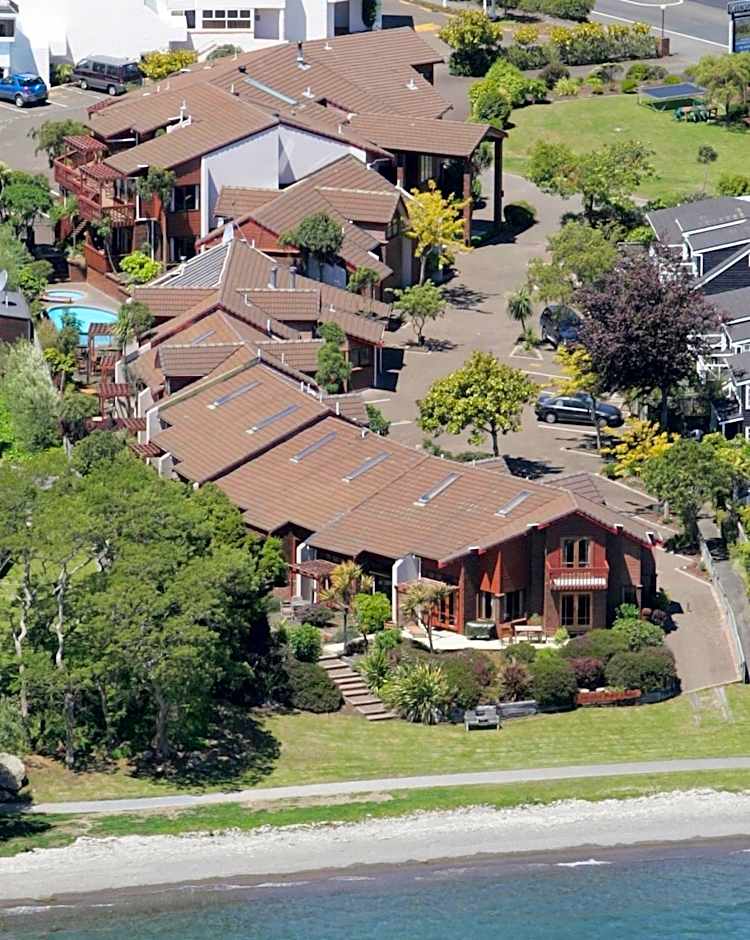 Cascades Lakefront Motel