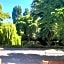 Riverbank View Three Bedroom Apartment with Free Parking