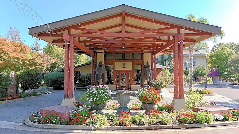 Dinah's Garden Hotel