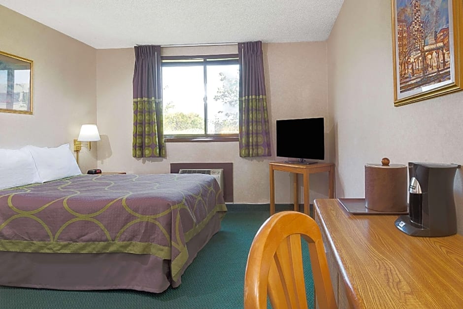 Super 8 by Wyndham Kenmore/Buffalo/Niagara Falls Area