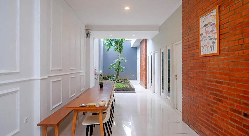 Urbanview Stay H jakal by RedDoorz – Sleman, MN