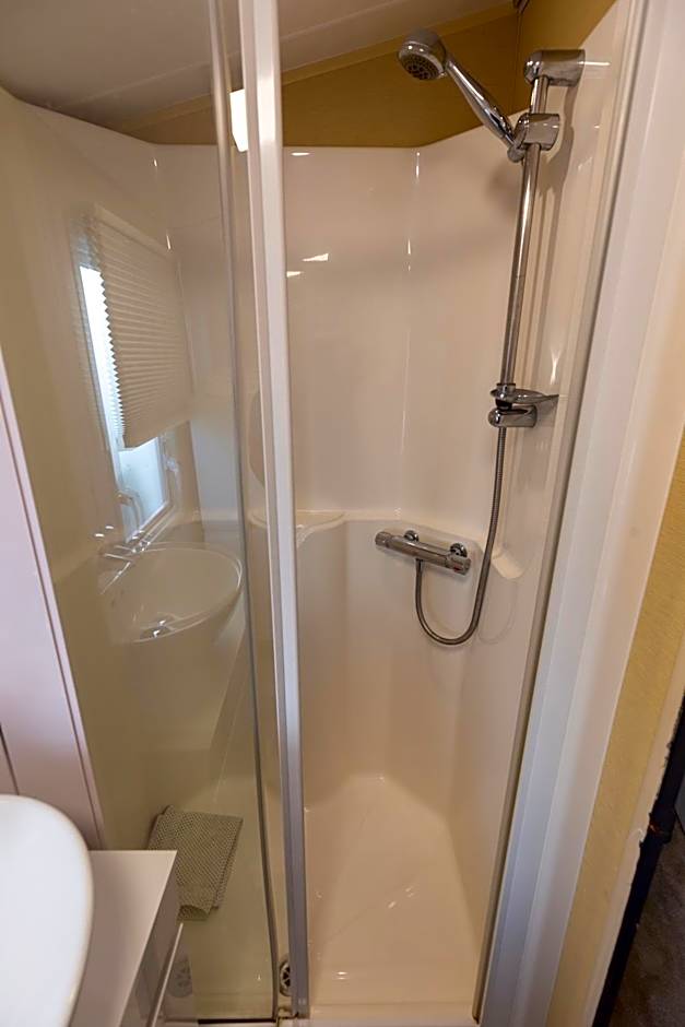 Tattershall VIP Retreat - Hot tub, stunning lakeside views, newly refurbished to an amazing 5 star standard