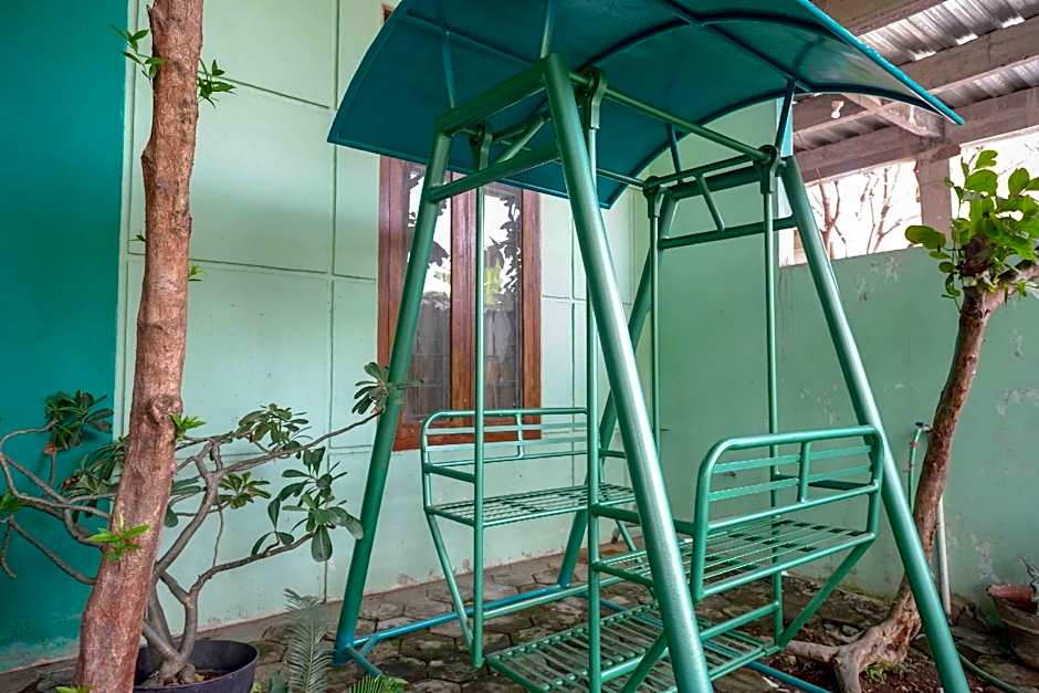 RedDoorz Syariah near RS Mitra Siaga