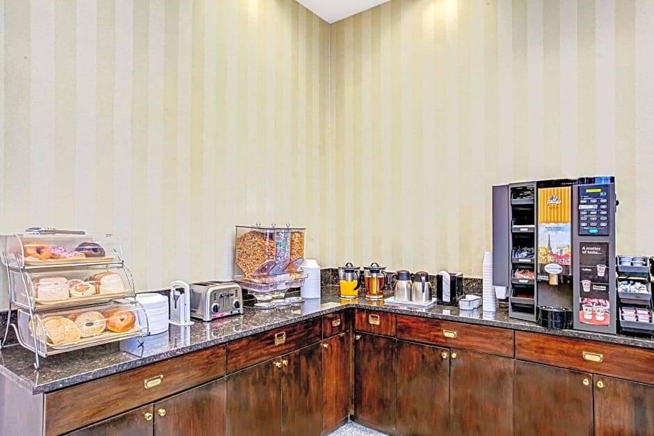 Ramada by Wyndham Jamaica/Queens