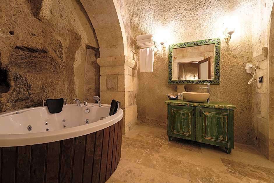 Doctor's Cave Suites