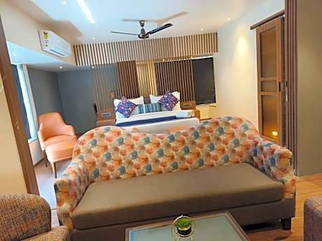 Studio Suite with Hi-Tea