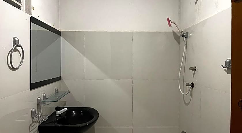 Funky Leopard Safari Lodge Bordering Yala National Park