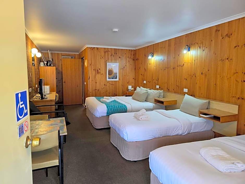 Country Roads Motor Inn