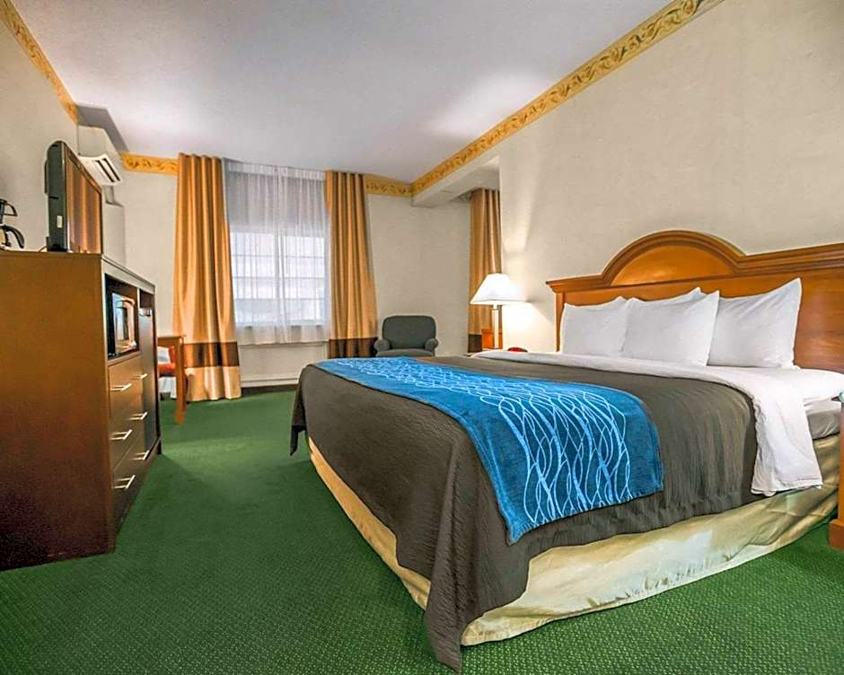 Quality Inn & Suites Dixon Near I-88