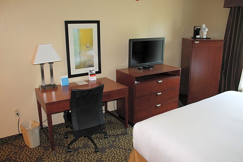 Holiday Inn Express Hotel & Suites Starkville By IHG