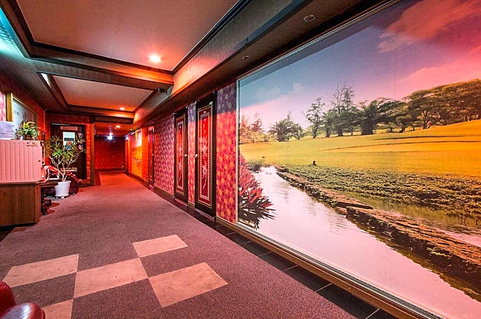 Shine Motel