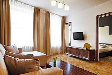 One bedroom Apartment with Market Square view