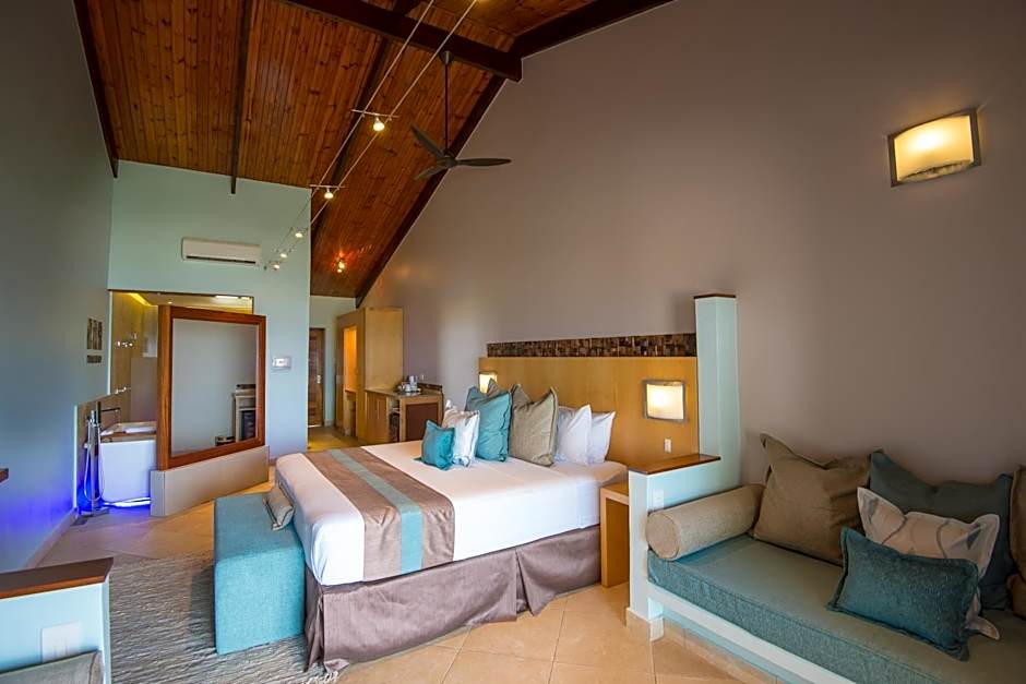 Coco de Mer and Black Parrot Suites