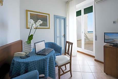 Penthouse Suite with Hot Tub