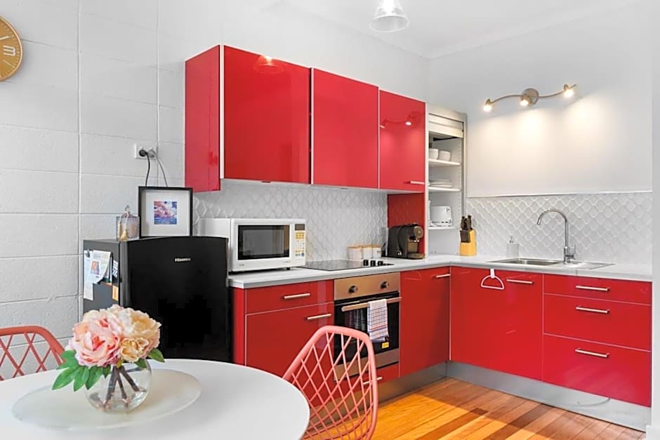 Renovated 1BR Unit CBD Parking Wi-Fi South Tce