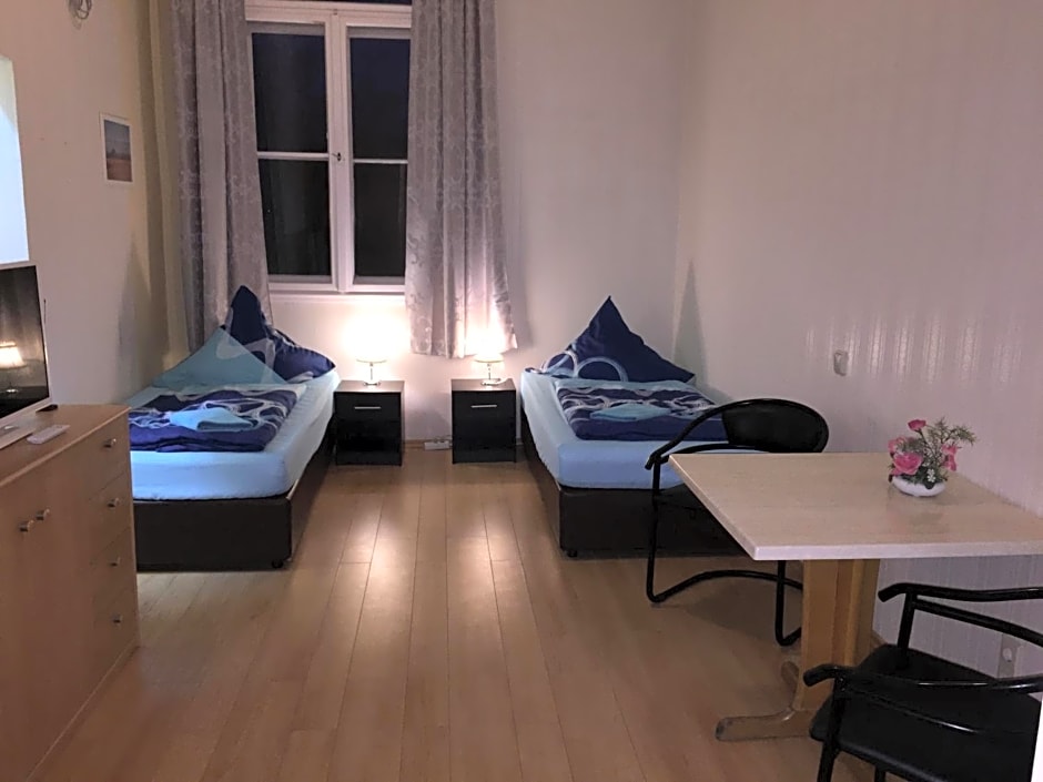 Zimmerfrei-Dresden mit Bad-Miniküche Self Check In 24-7