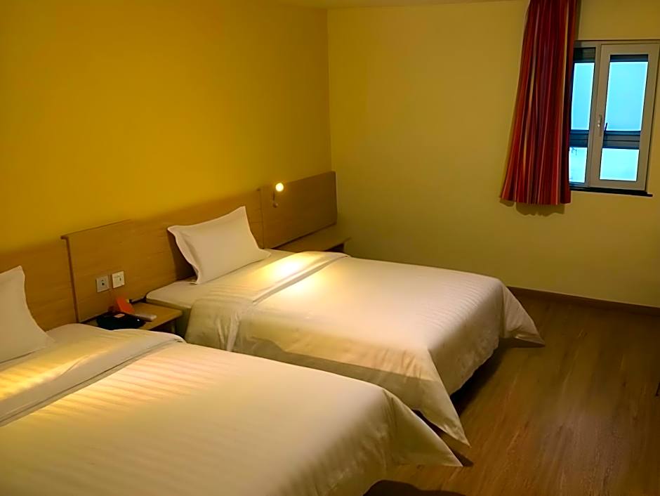 7 Days Inn Urumqi Guangming Road Beimen Metro Station