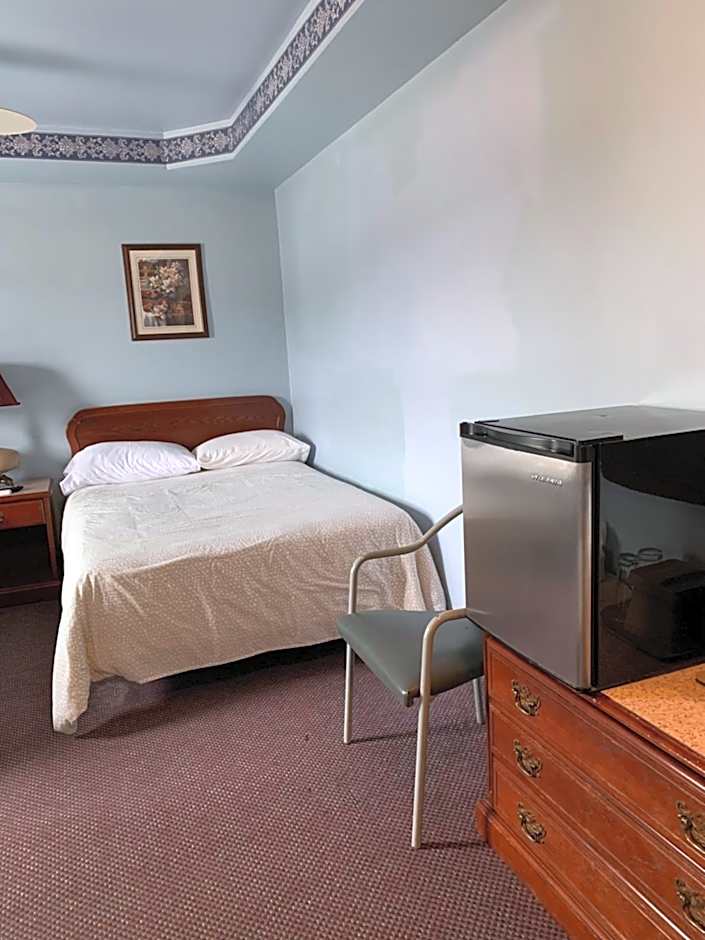 Photo 1 of 7 of Double Room