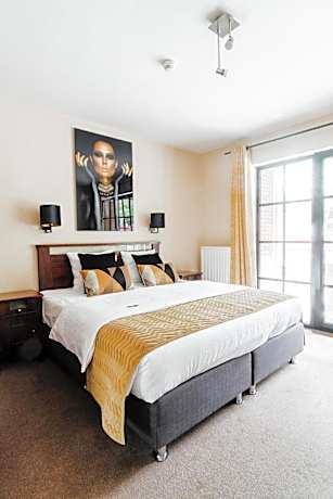 Comfort Queen Room with Balcony