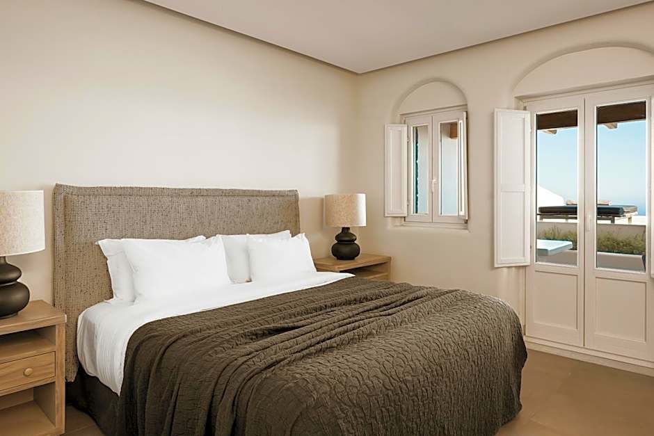 NĒRO Suites by NOMÉE Hospitality Group