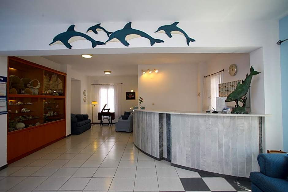Dolphin Hotel