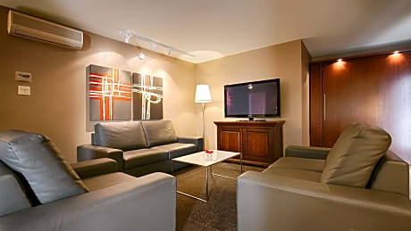 1 King Bed, Nonsmoking, Larger Room, Balcony, Whirlpool, Shower