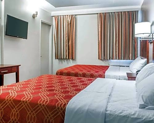 Econo Lodge South Ozone Park