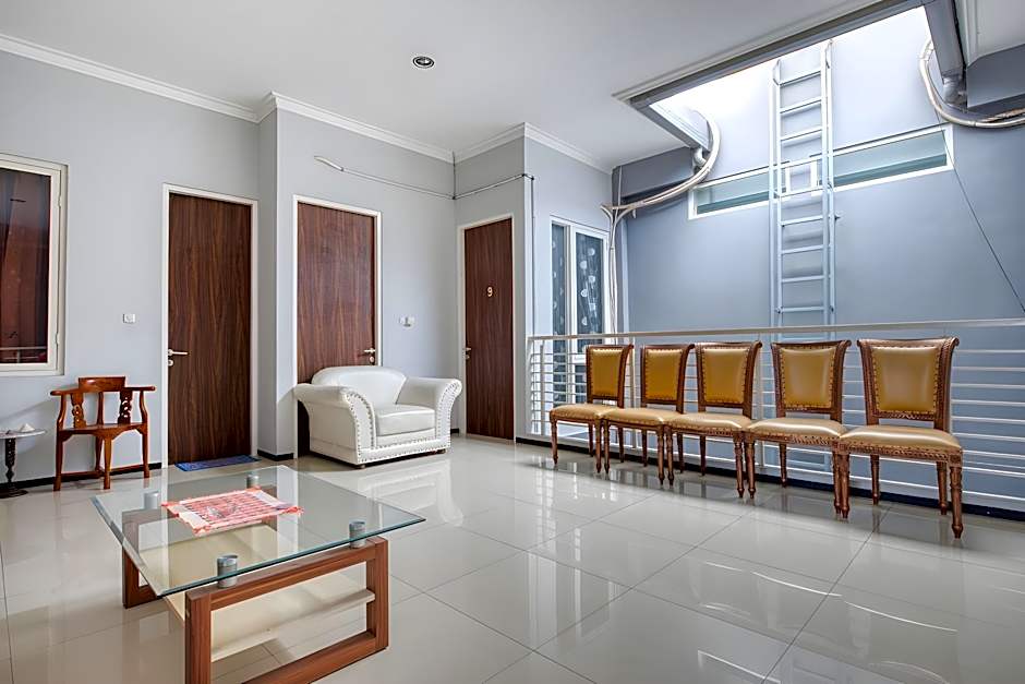 RedDoorz near Surabaya Zoo