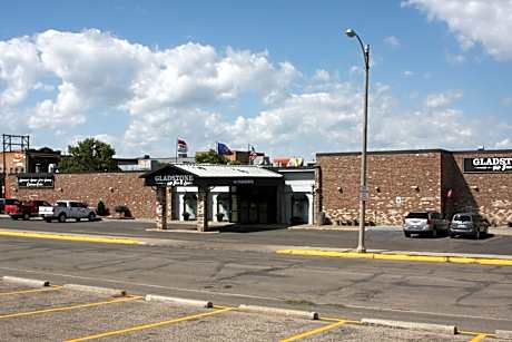 Gladstone Inn and Suites